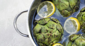 artichokes-in-pot_310316930