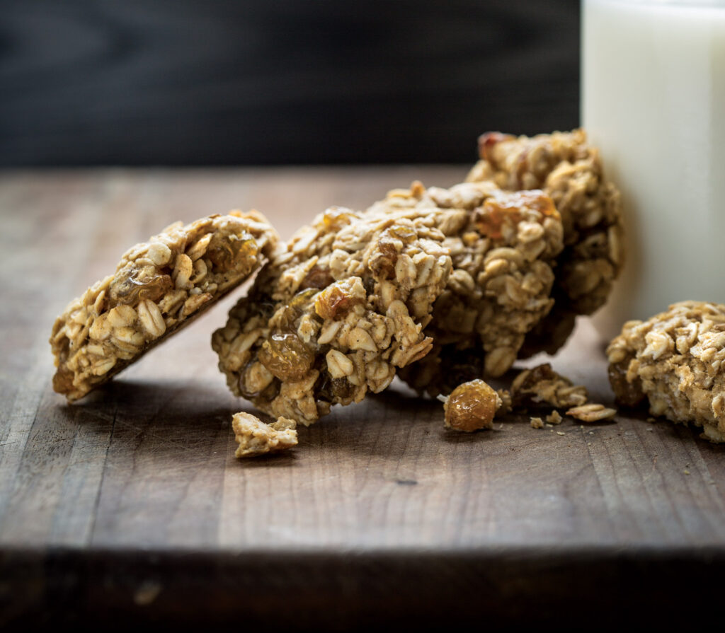 Cardamom-and-Golden-Raisin-Spelt-Cookies-JOEL4239