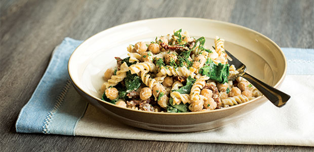 healthy-dinners-chickpea-pasta-with-creamy-cauliflower-sauce