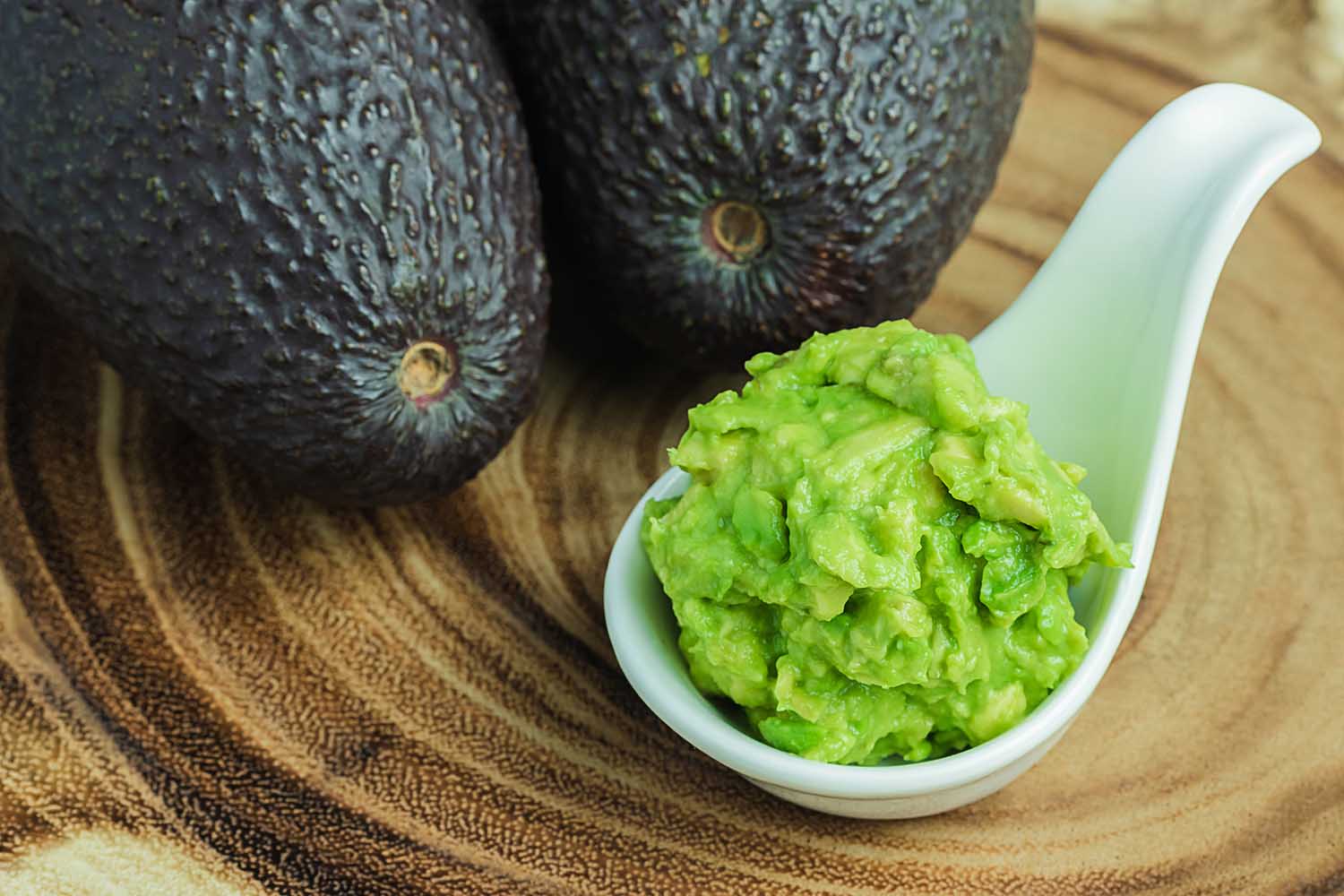 Avocados are a healthy fruit. Contains nutrients that are very beneficial for health.