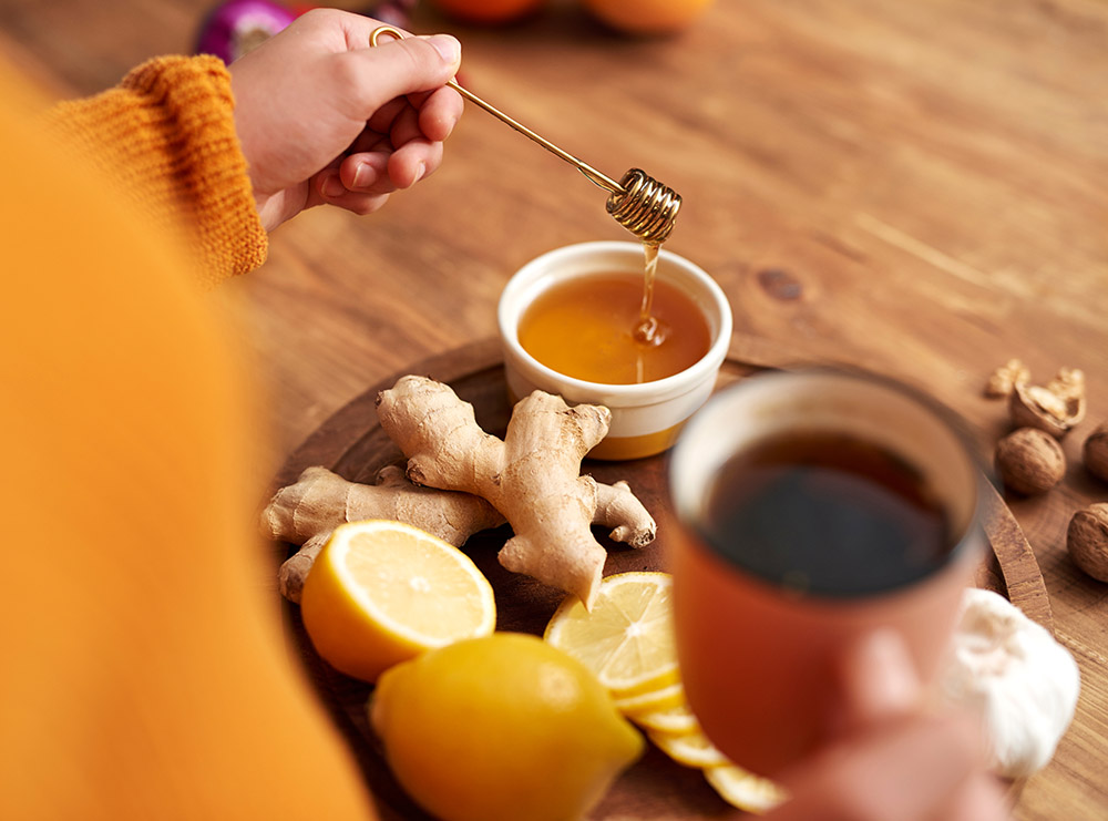 Warming tea with honey, lemon and ginger